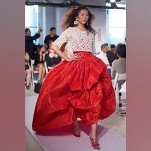 $8,690 OSCAR DE LA RENTA RED SILK DRAPED RUNWAY GOWN US XL